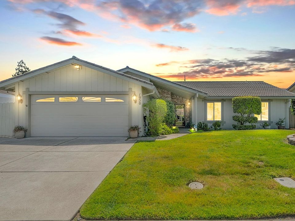 1st image of 1050 Goldenoak Way