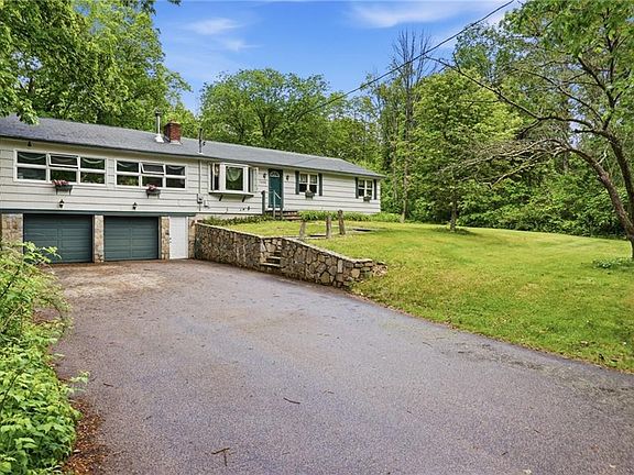 2nd image of 1556 Harkney Hill Rd