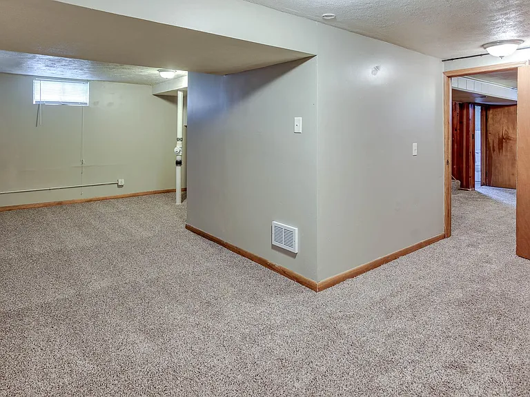 6020 Franklin St — Photo 20