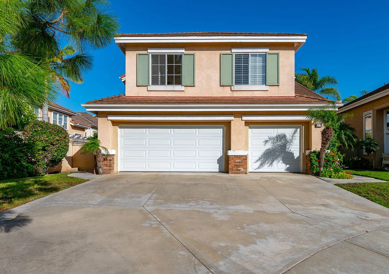 4bd/3ba/3 Garage Two Story Single Family House For Rent — Photo 1