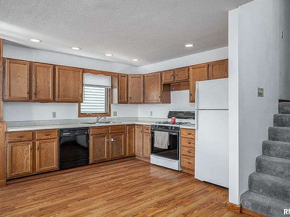 5th image of 1822 W 66th St
