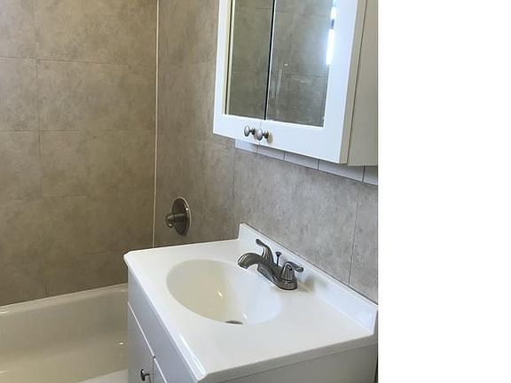 3rd image of 155 Waverly St APT 2