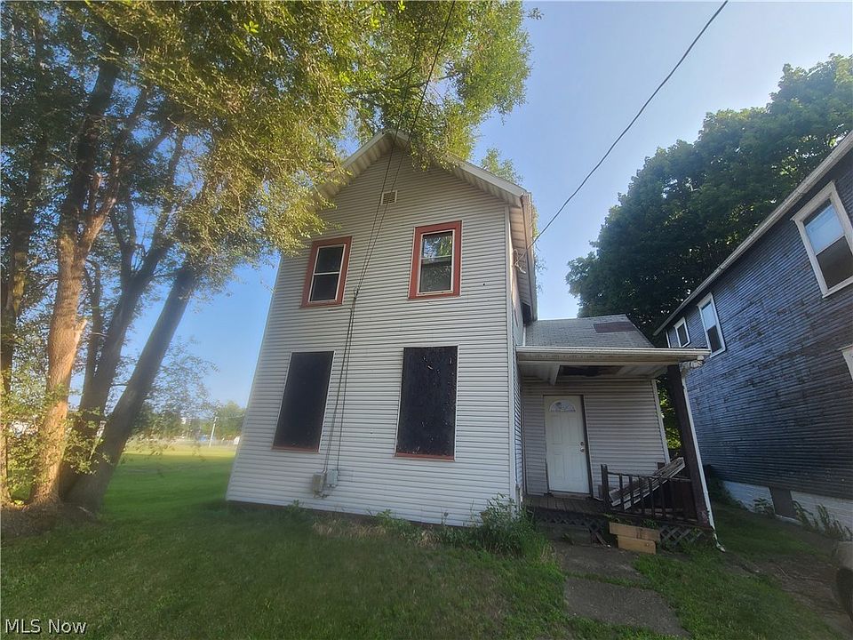 1st image of 1023 4th St SW