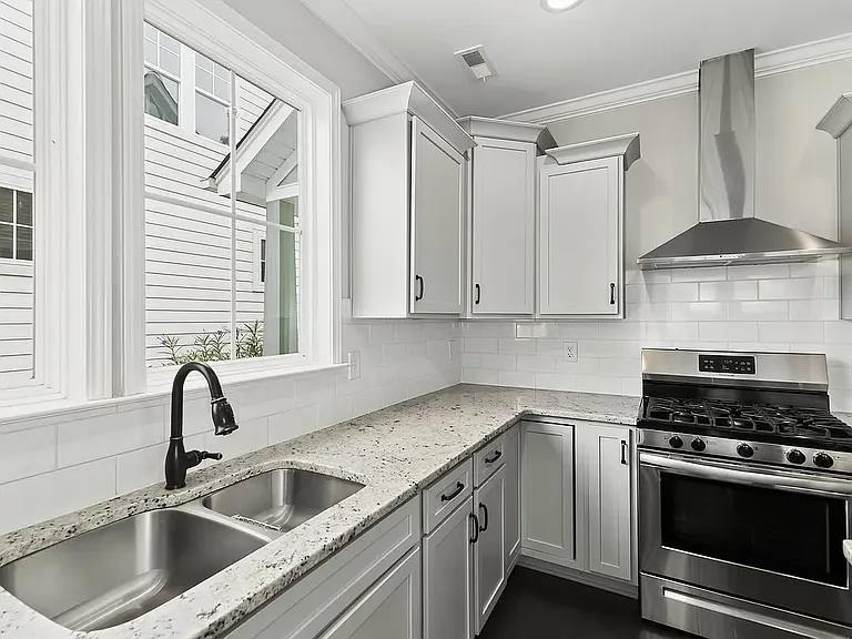 18 Cottage Knoll Cir — Photo 16