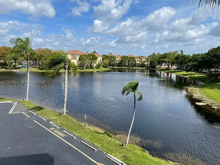 250 Jacaranda Dr #302 — Photo 28