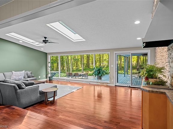 4th image of 4830 Som Center Rd