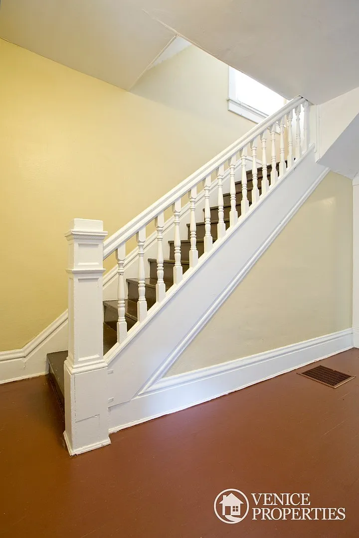 5 Bedroom on OSU Campus — Photo 3