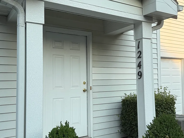 1249 Orleans Dr — Photo 3