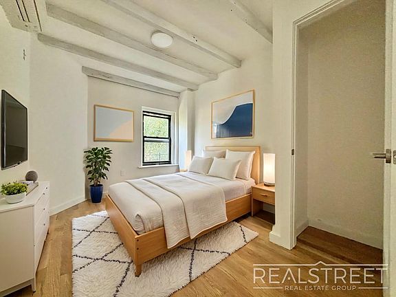 4th image of 827 Putnam Ave #5