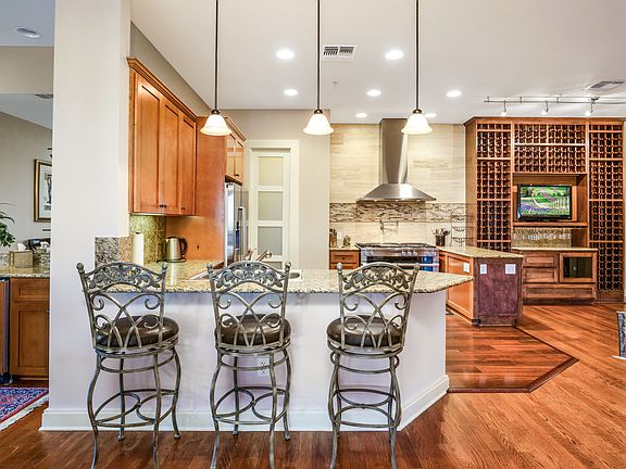 5th image of 230 Dwyer Ave #201