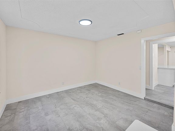 3rd image of 612 Clear Lake Avenue