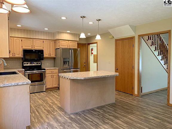 5th image of 2414 Howell Dr