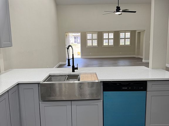 3rd image of 711 Drywood Ave