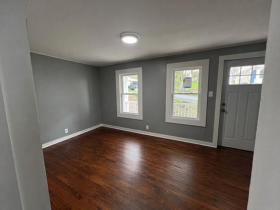 4th image of 135 Annetta St