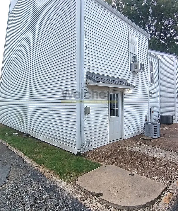106 N 7th St