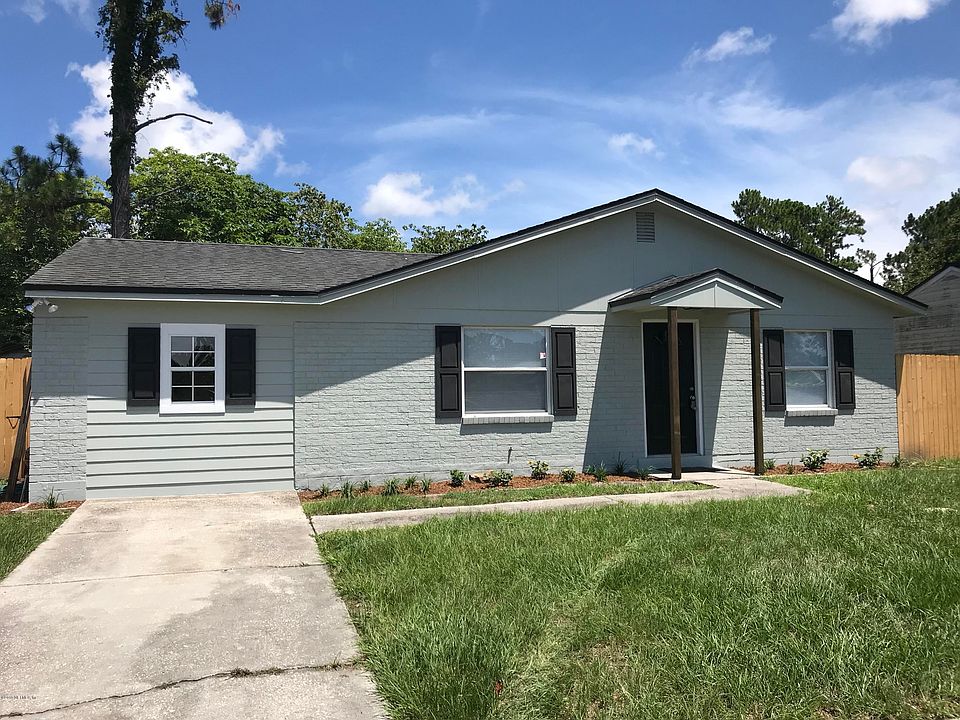 1st image of 2203 Luana Dr E