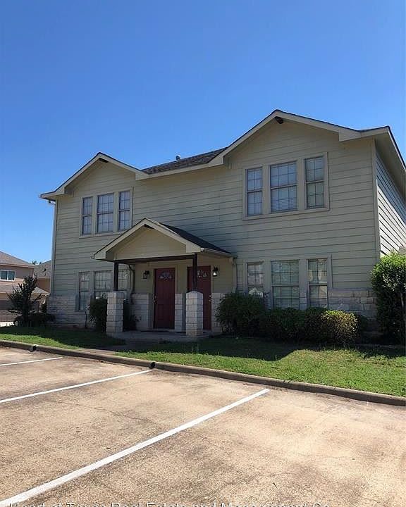 1st image of 106 Yegua Cir