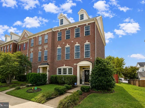 2725 Celestial Dr, Woodbridge, VA 22191