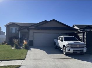 3805 Amari Loop NW, Mandan, ND 58554