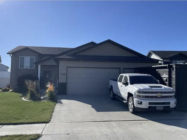 3805 Amari Loop NW, Mandan, ND 58554