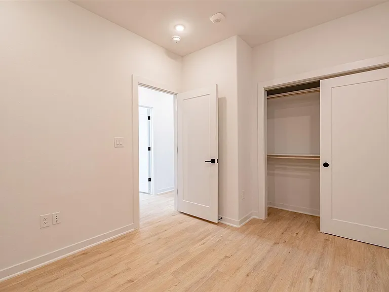 100 W Mockingbird Ln #201 — Photo 8