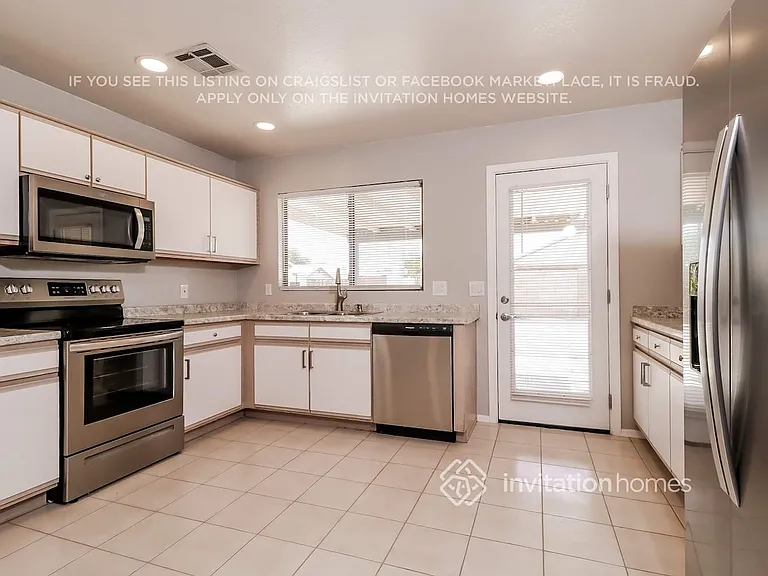 15901 W Elm St — Photo 6