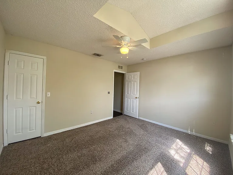 7327 N High Bluff Rd — Photo 10