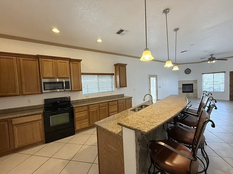 926 Stahlman Dr — Photo 4