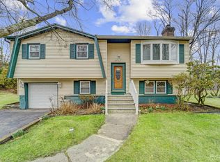 23 Hillside Ter, Andover, NJ 07821