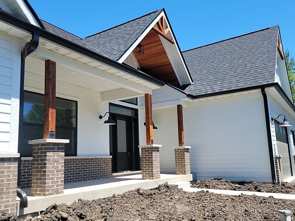 3rd image of 15715 Hoods Cir