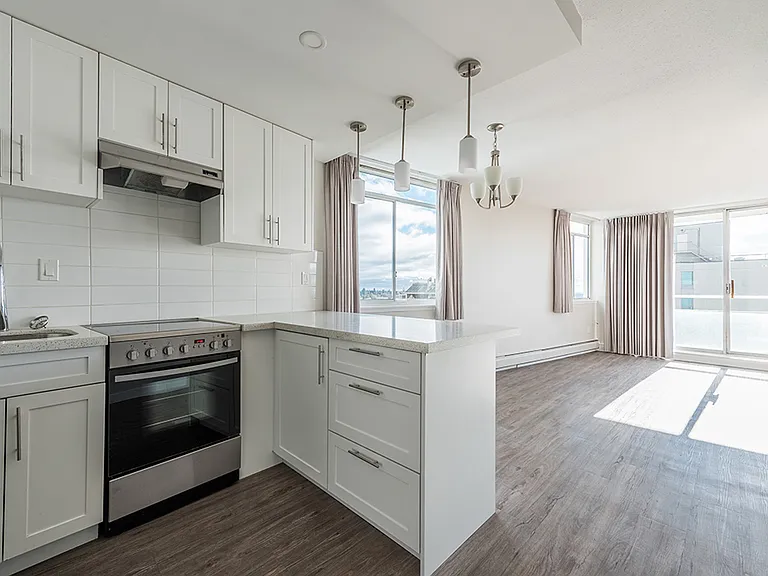 5815 Yew St — Photo 1
