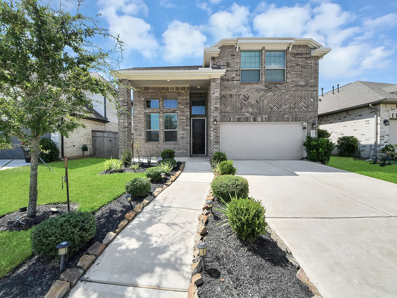4 bed, 2701 sqft, $2,800 — Photo 2