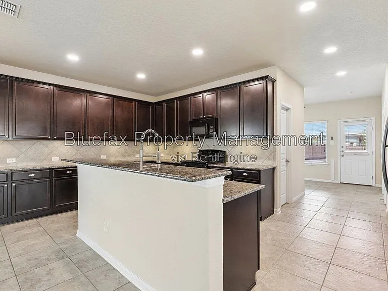 1807 Golden Maple — Photo 13