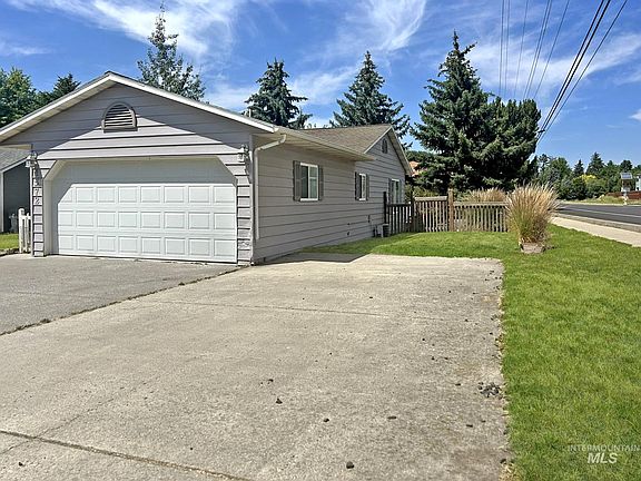 2nd image of 1572 Dogwood Ct