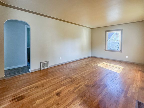 5th image of 229 Lemyra St SE