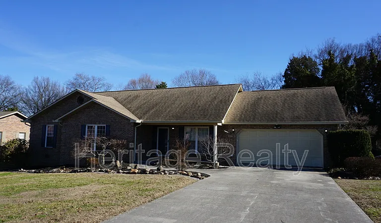 867 Westgate Dr — Photo 2