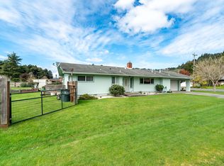 1086 Riverside Dr, Rio Dell, CA 95562