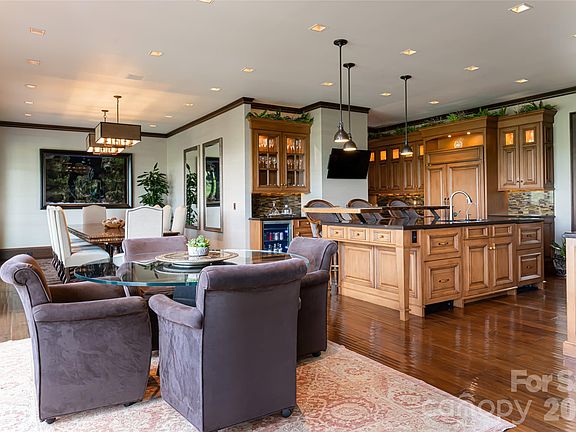8th image of 66 N Deerhaven Ln