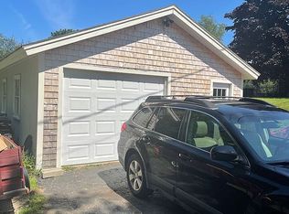 28 Edgecomb Rd, Belfast, ME 04915