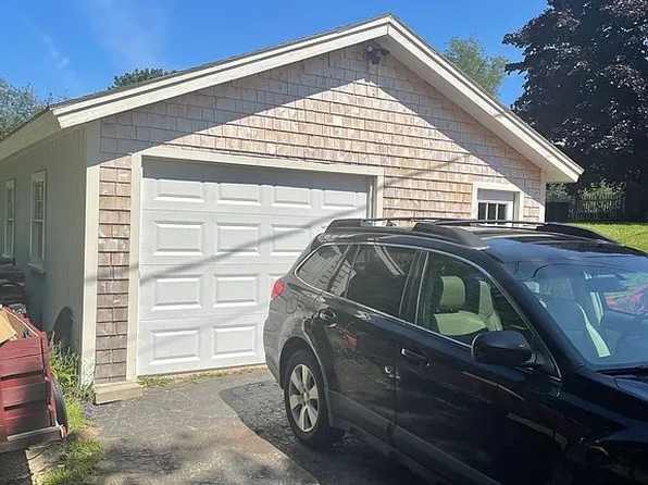 28 Edgecomb Rd, Belfast, ME 04915