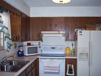 5th image of 472 Harvey Dr
