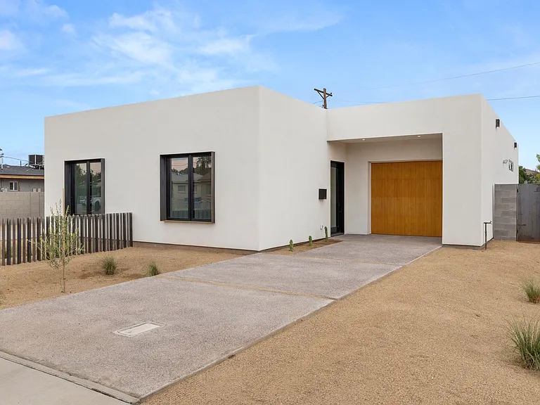 3601 E Coronado Rd #1 — Photo 2