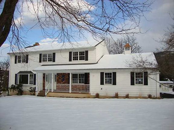 3rd image of 75 Duncan Ave