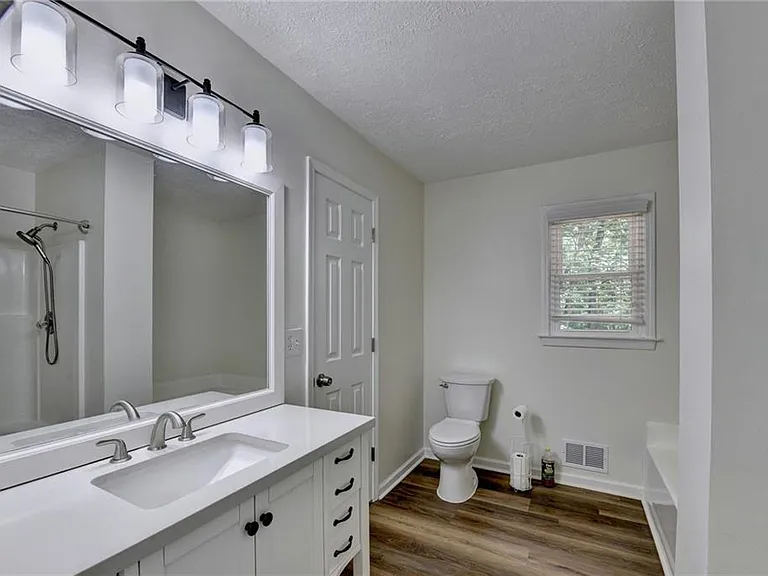 1530 Plunketts Rd — Photo 30