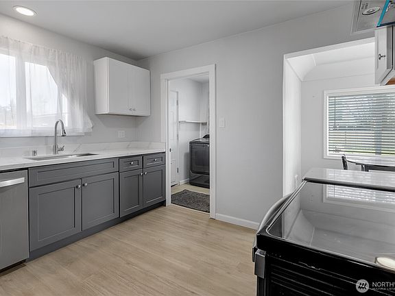 5th image of 637 Elizabeth Street