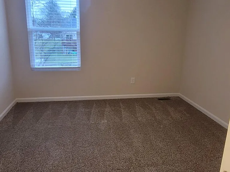 413 Locust St — Photo 14