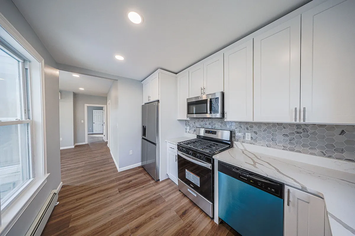 Building Photo - 81 Alder St #C
