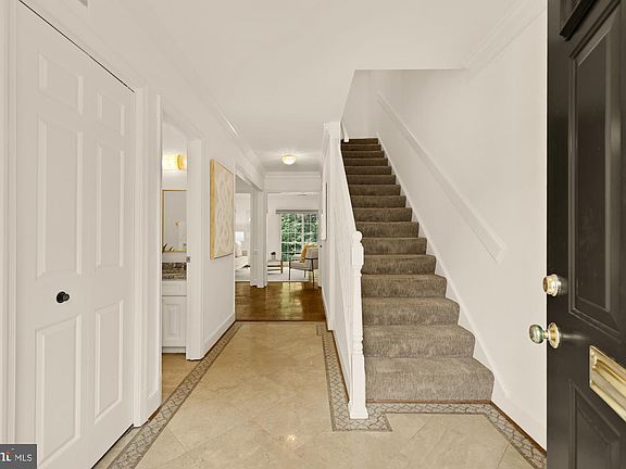 3rd image of 3223 Sutton Pl NW APT A