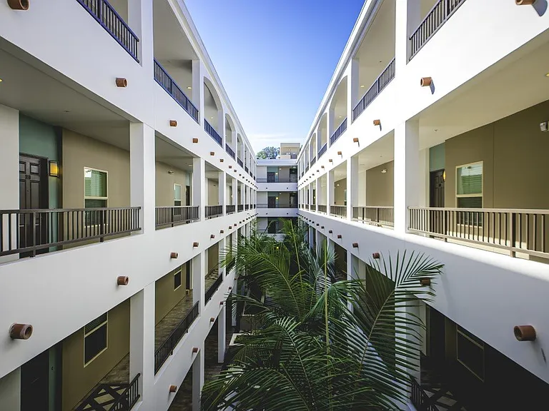 Oasis at Lake Encino — Photo 41