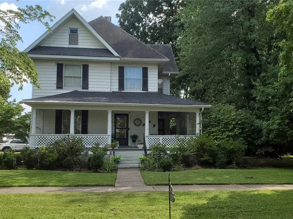 409 E Cypress St, Charleston, MO 63834